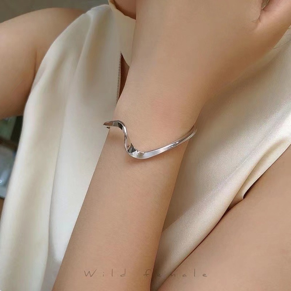 Gelang Model Terbuka Desain Gelombang Warna Silver Gaya Korea Vintage