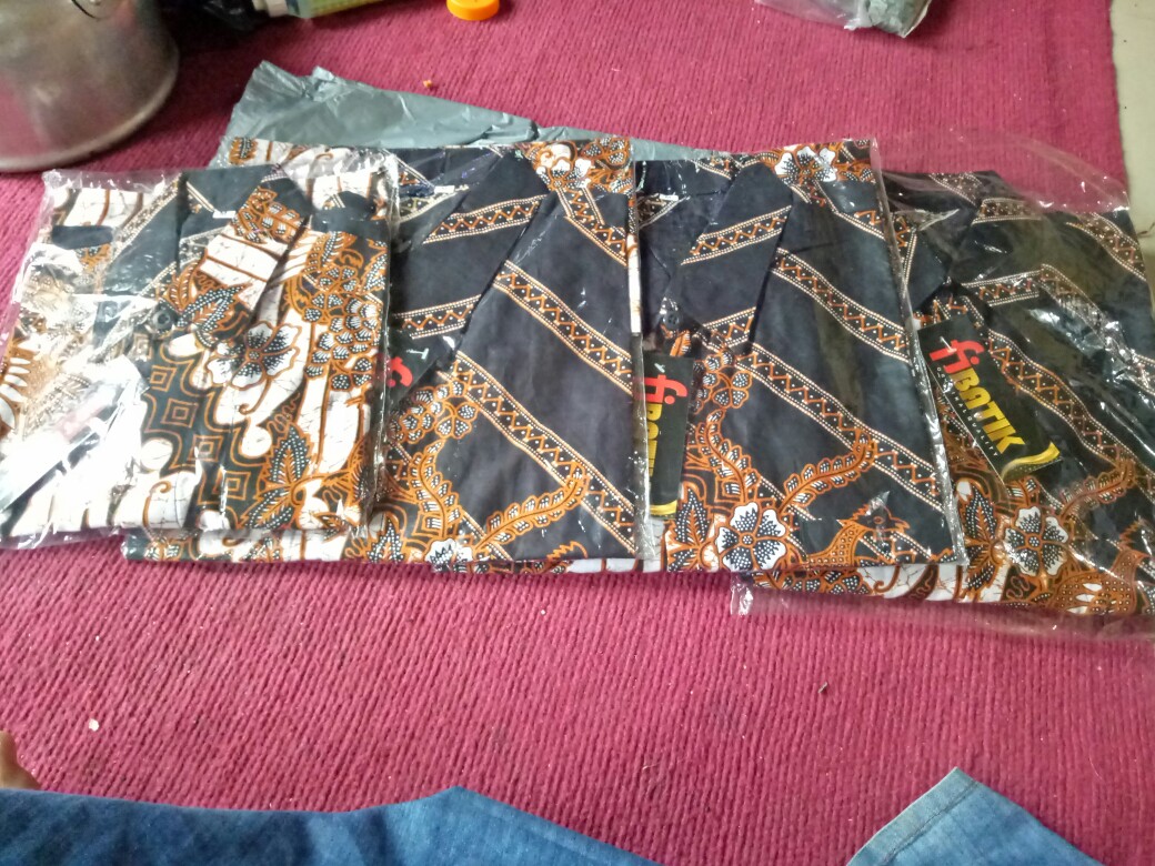 Couple Batik Keluarga Anak Ayah Dan Ibu / Atasan Batik Lengan Panjang / Kemeja Batik Pria Dan Wanita