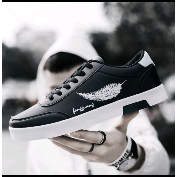 HUMAIRAH_OLDSHOP || Sepatu Sneakers Pria Putih Hitam Motif Lengsuang Daun 001