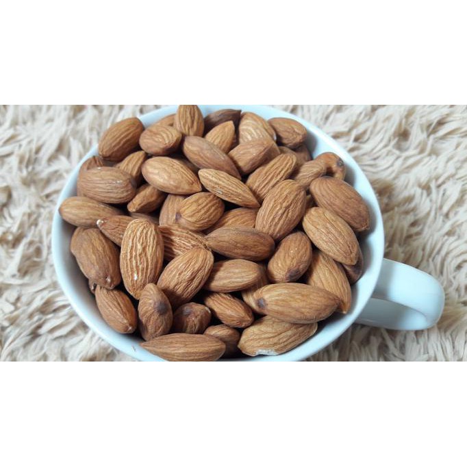 

Natural Almond 1 Kg Whole RAW \u002F Mentah kulit ari \u002F kacang almon 1000gr