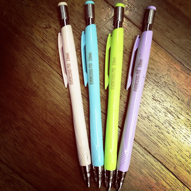 

Pensil mekanik 2.0mm / mechanical pencil 2.0mm Murah meriah