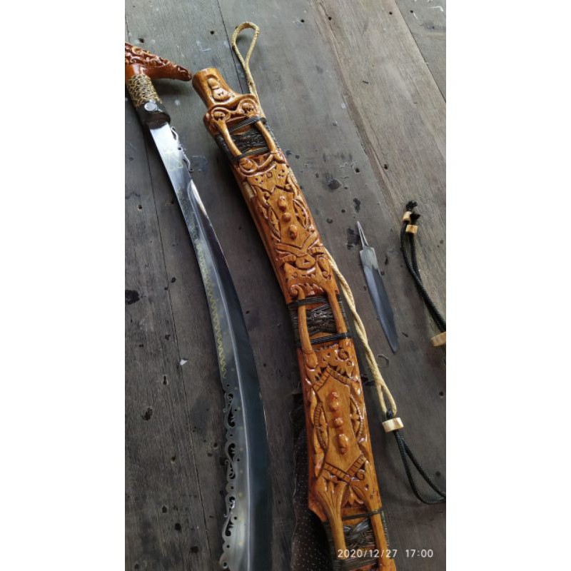 MANDAU PUSAKA ASLI DAYAK KALIMANTAN SPESIAL HULU TANDUK