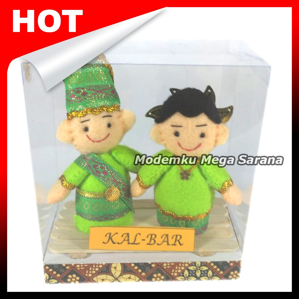 Boneka Pakaian Adat Kalimantan Barat