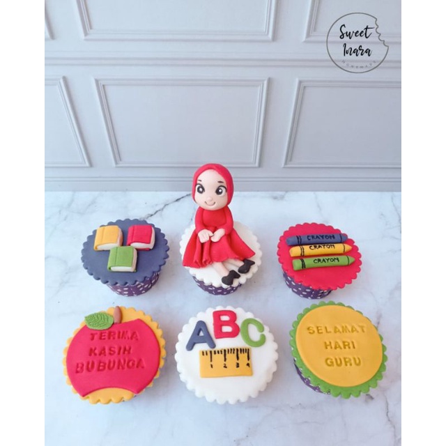 

Cupcake Hari Guru/ Teacher's Day Cupcake/ Hadiah Hari Guru