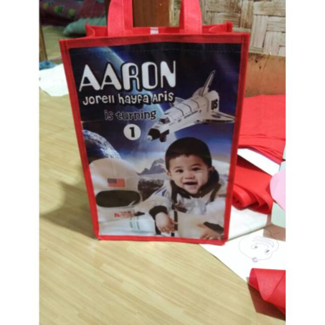 

Tas souvenir ulang tahun