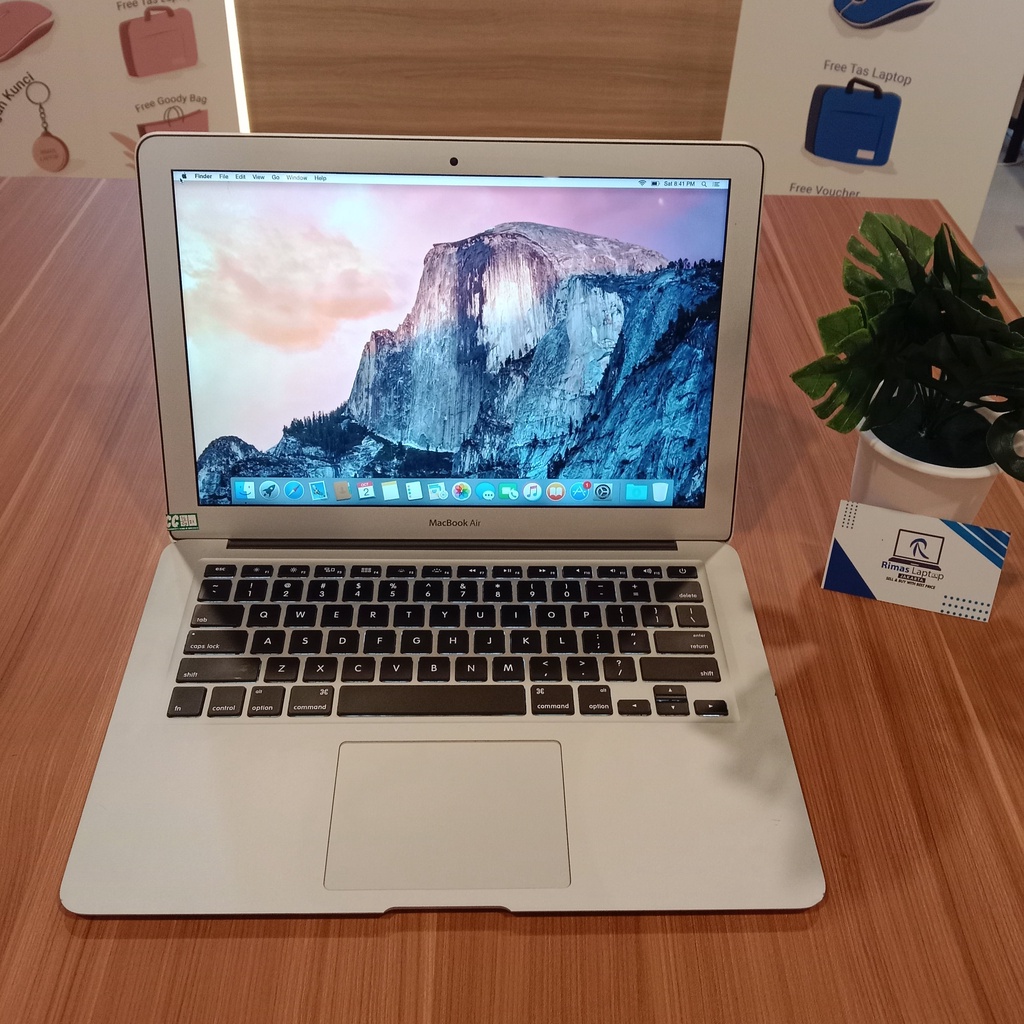 MacBook Air 13" 2015 intel i5 Ram 4Gb SSD 128GB Second Bekas