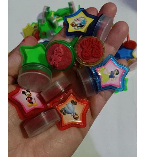 

Lagi Dicari Stempel Mainan Karakter berbeda beda isi 50pcs