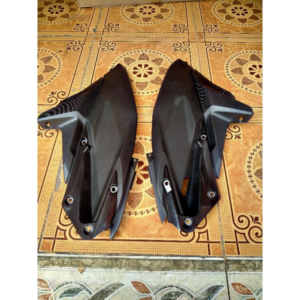 COVER SAMBUNGAN BODY SAMPING KANAN KIRI VARIO 125 OLD SEPASANG BERKUALITAS NON ORI