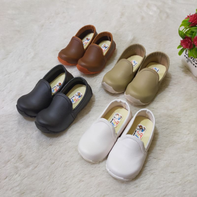 Sepatu Slip On Anak Cowok kulit Sintetis Size 1-2,5 tahun empuk anti licin