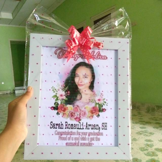 Sketsa bingkai wisuda