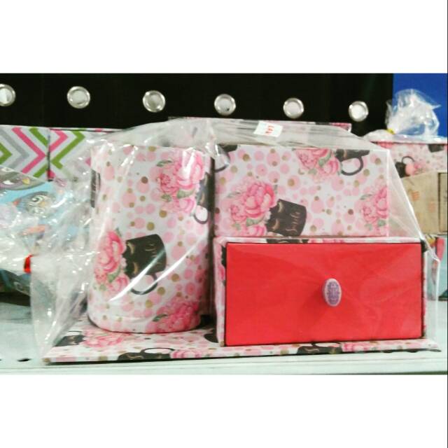 

Tempat pensil dan laci untuk meja belajar