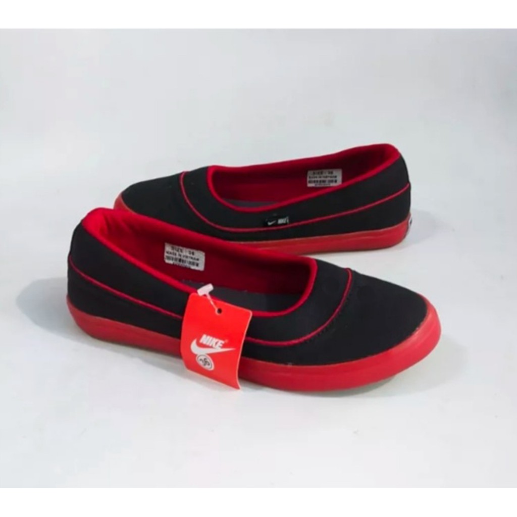 SEPATU WANITA SLIP ON 05 HITAM MERAH/SEPATU KERJA KULIAH SANTAI/SEPATU HIJABERS