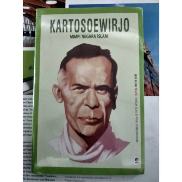 

Buku biografi KARTOSUWIRJO mimpi negara Islam