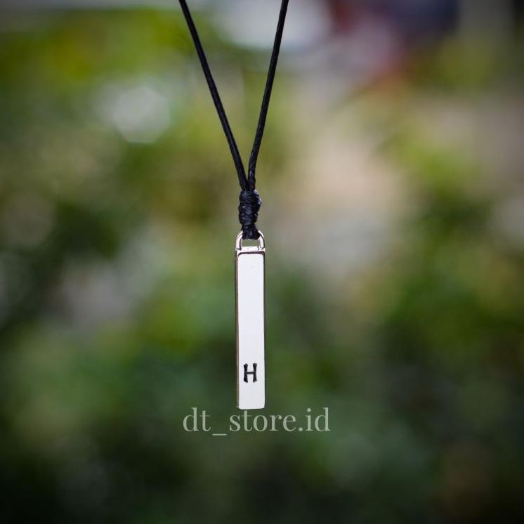H0C1 Kalung Pria/Wanita le Insial Huruf Kostum Anti Karat VS8