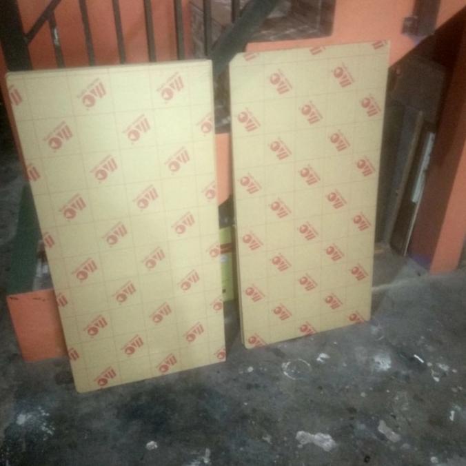 

Akrilik Bening 3Mm 120 X 60 Cm