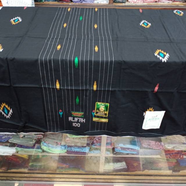 Sarung Alifah hitam polos , putih polos songket mesres