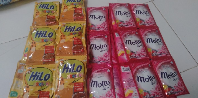 Molto Pewangi Pakaian Pink Elegant Pure 12 Sachet X 20ml