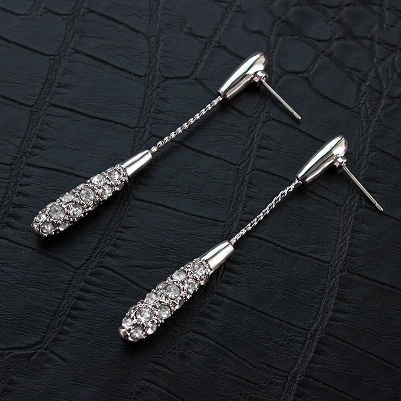 1 Pasang Anting Stud Panjang Bentuk Teardrop Bahan Alloy Untuk Wanita