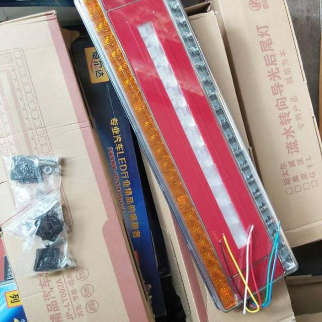 Lampu stoplamp Belakang 24v Truk Canter LED 47cm