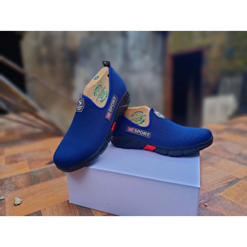 SEPATU CASUAL SLIP'ON PRIA TANPA TALI-NAVY