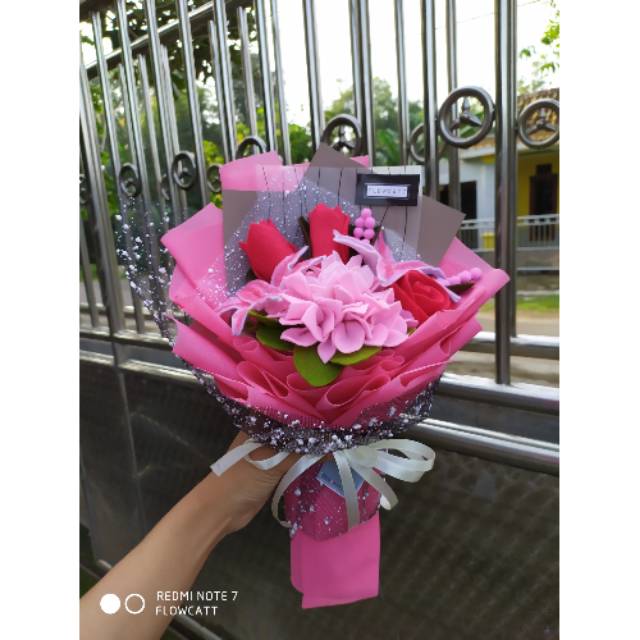Buket Bunga / Bucket Bunga/ Bucket Flanel Premium / Buket Bunga Wisuda/ Bucket Bunga Wisuda