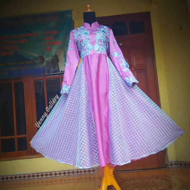 Gamis pesta mewah syar'i