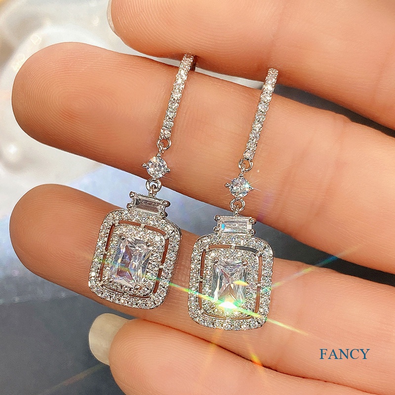 Anting Tusuk Gantung Wanita Hias Cubic Zirconia Gaya Simple / Elegan Untuk Pernikahan / Pertunangan