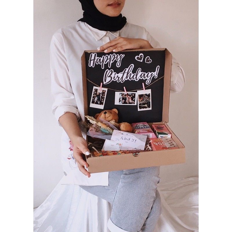 

GIFTBOX / KADO / KADO ULANG TAHUN / BOX / HAMPERS / HADIAH WISUDA / HADIAH PASANGAN / KADO PASANGAN