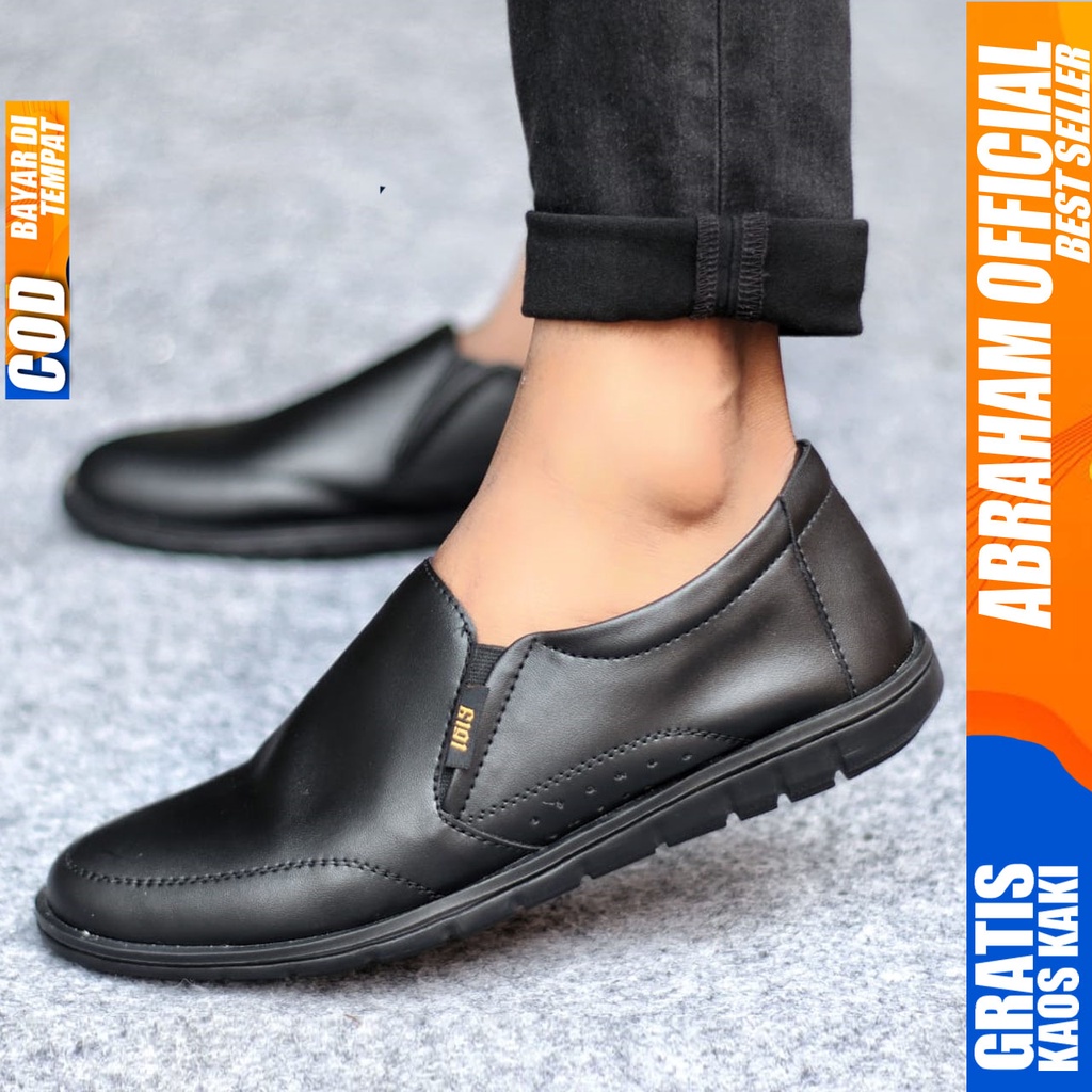 Sepatu Slip on Pria Santai Casual Formal Kulit Syntetic Kerja Kantor Kuliah Kondangan Hitam Keren Terbaru