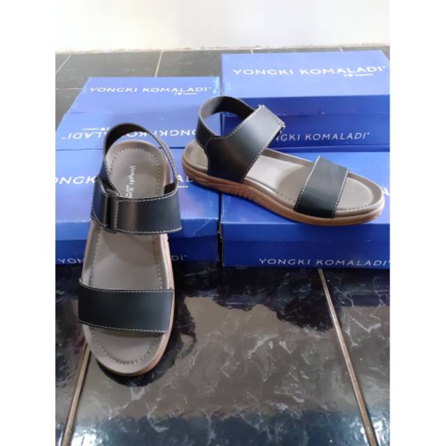 Sandal pria Yongki Komaladi