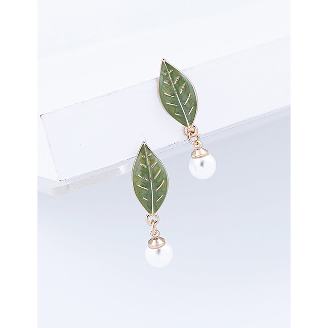 LRC Anting Tusuk Fashion Leaf Section Leaf Pearl Earrings D13958