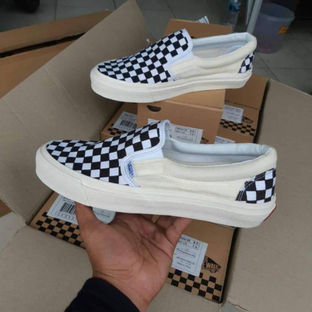 SEPATU_VANS_SELIP ON MOTIP CATUR PUTIH. CWE.CWO GRADE ORI..FREE KAOS KAKI-catur putih polos