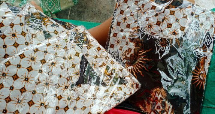 Promo Batik Couple Keluarga Sarimbit Sania Ruffle Batik Ori Ndoro Jowi Motif Wayang Putih