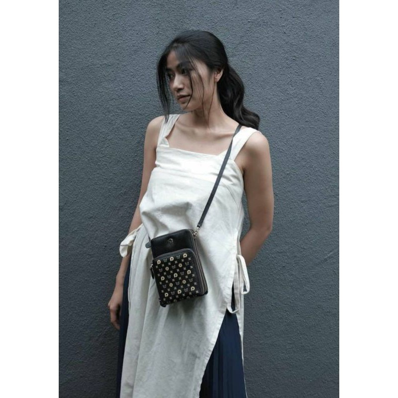 PAPILLON D1076 Hitam