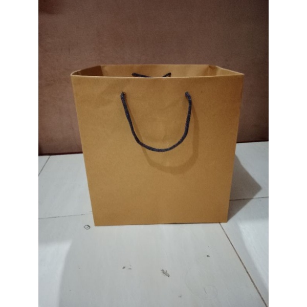 

TAS KERTAS TAS PAPERBAG KOTAK NASI 22 22 POLOS