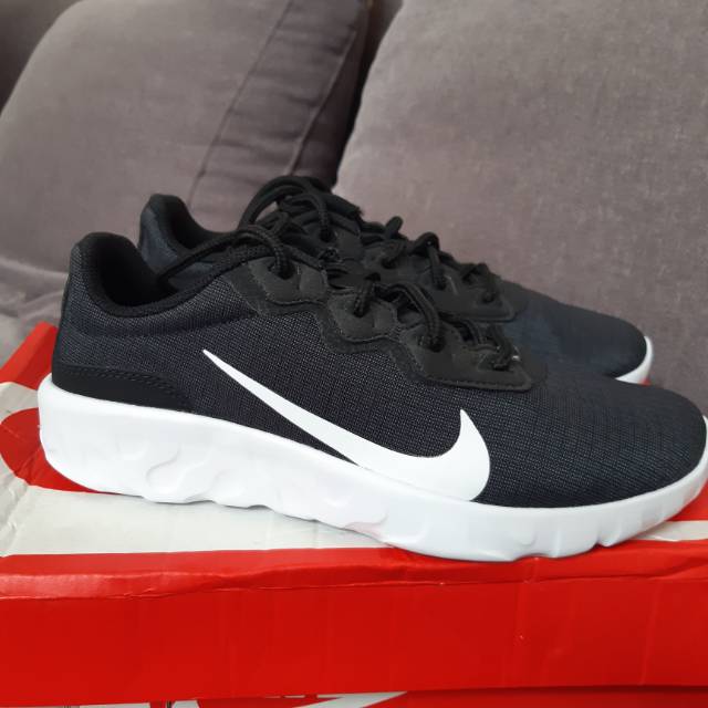 nike wmns explore strada