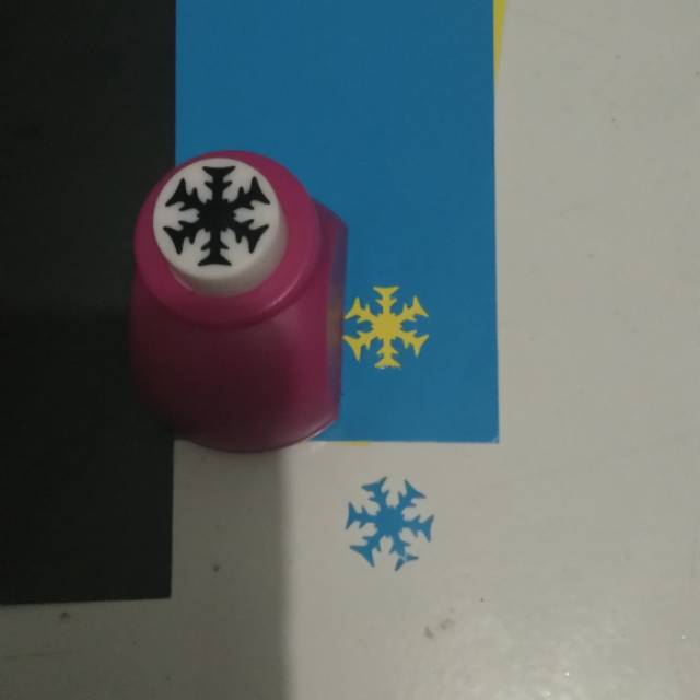 

M size paper punch