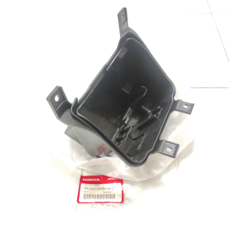 BOX AKI PCX150 OLD ORIGINAL BOX AKI PCX 150 original AHM BOX ACCU PCX ORI HONDA TEMPAT AKI PCX 81320