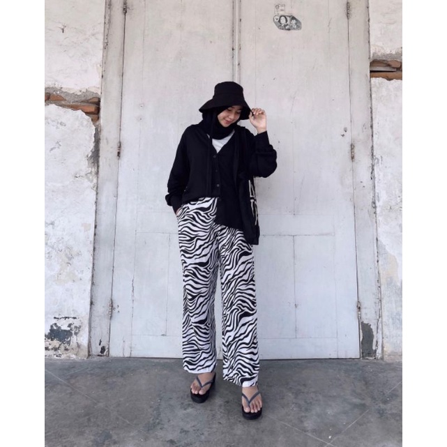 Celana kulot rayon motif zebra hits kekinian