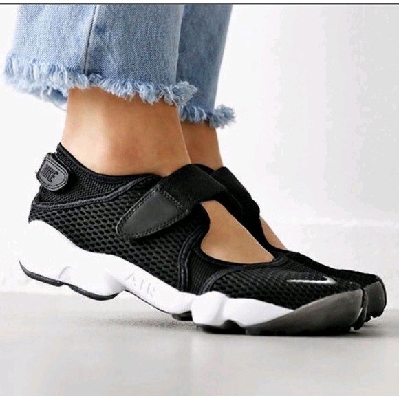 Terbaru Sale Sepatu Nike Air Rift hitam Putih Sepatu Wanita