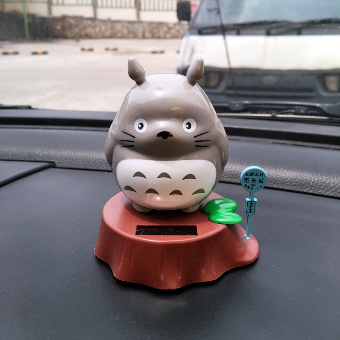 Pajangan Figure Miniatur Goyang Kepala Mobil Solar Power Totoro My Neighbor Totoro