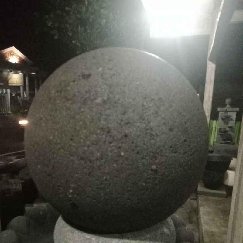 Bola Batu Alam