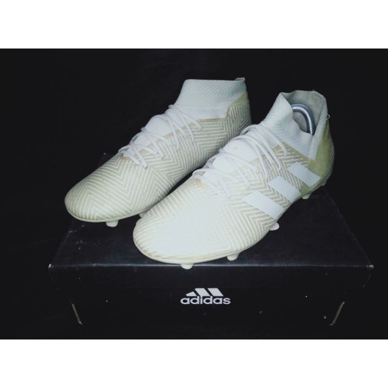 Sepatu Bola Adidas Nemeziz 18.3