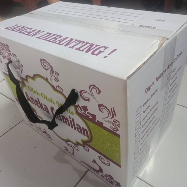 

Keripik kripik tempe 1box isi 50bngks