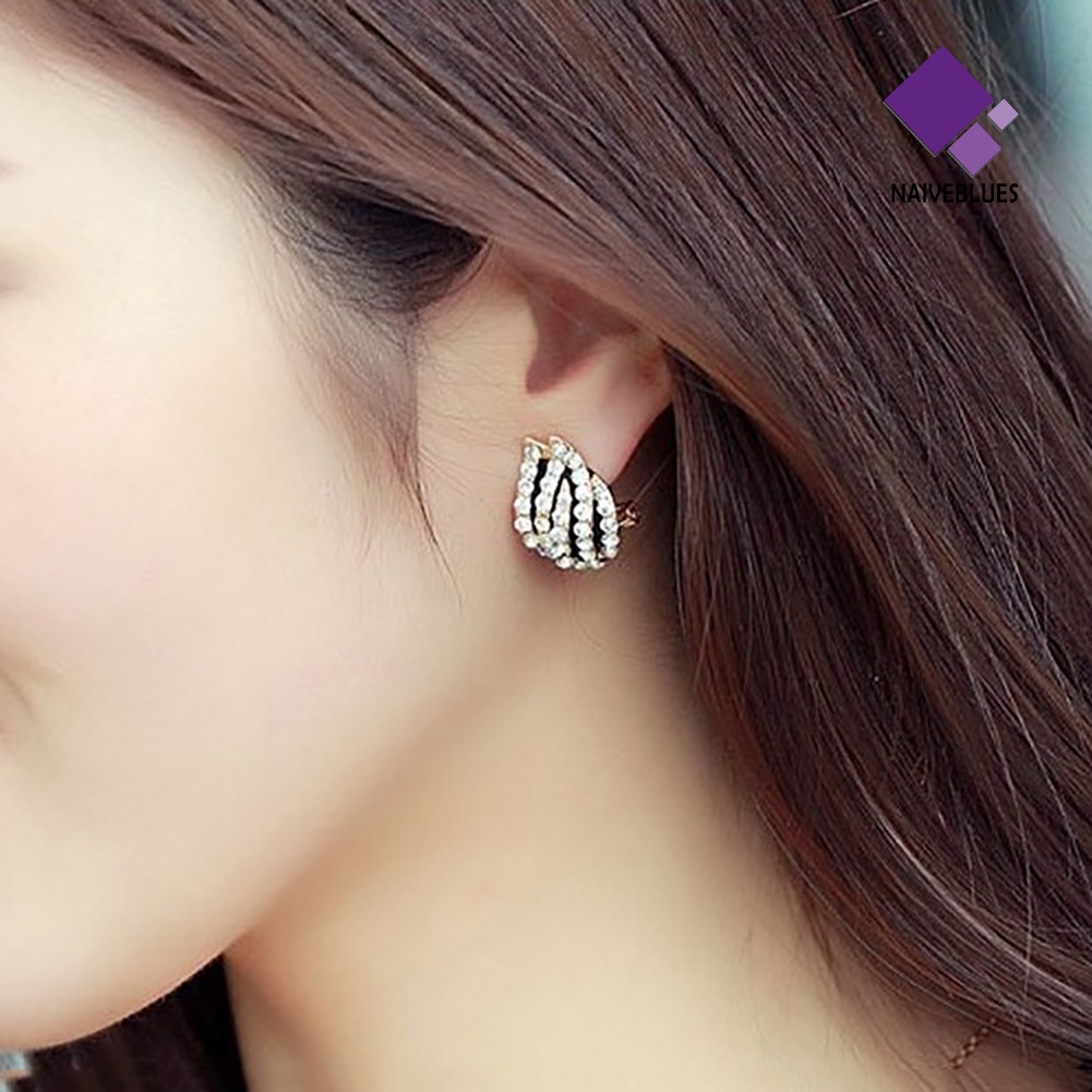 Anting Stud Piercing Bentuk Bunga Tulip Aksen Berlian Imitasi Untuk Wanita