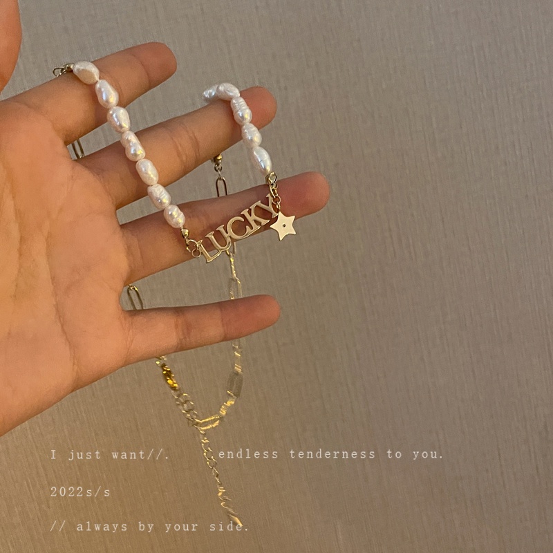 Kalung choker Rantai Klavikula Desain Tulisan lucky Aksen Mutiara Untuk Wanita