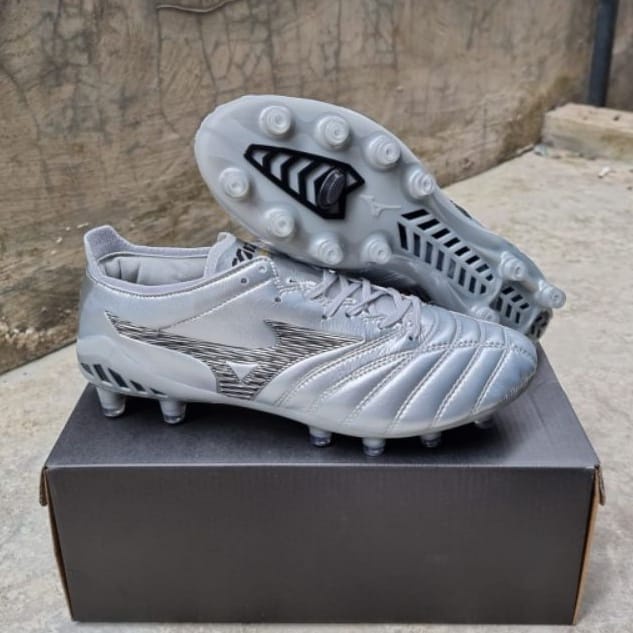 Sepatu bola Mizuno Morelia Neo(3) Silver Black