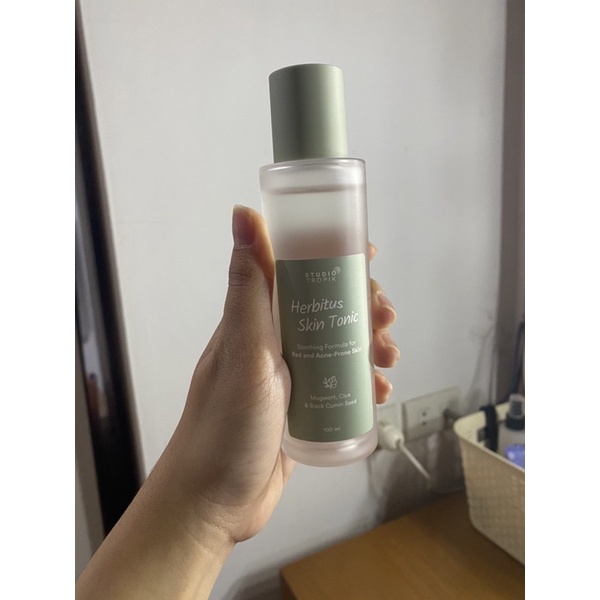 studio tropic herbitus skin tonic