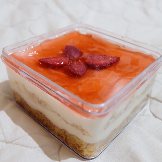 

strawberry cheese box