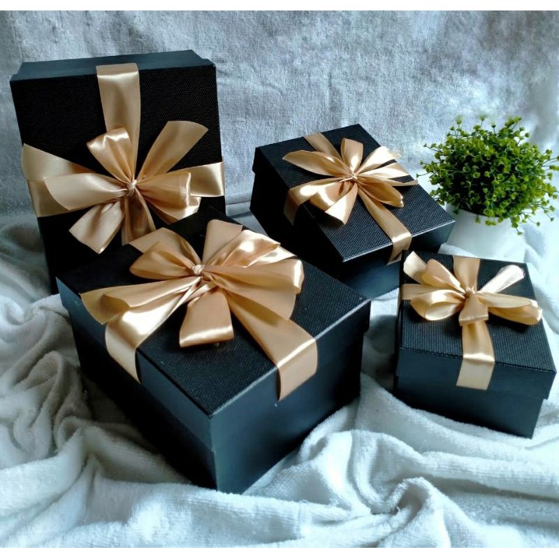 

Kotak kado premium/Kotak kado murah/gift box/hampers/rayana souvenir